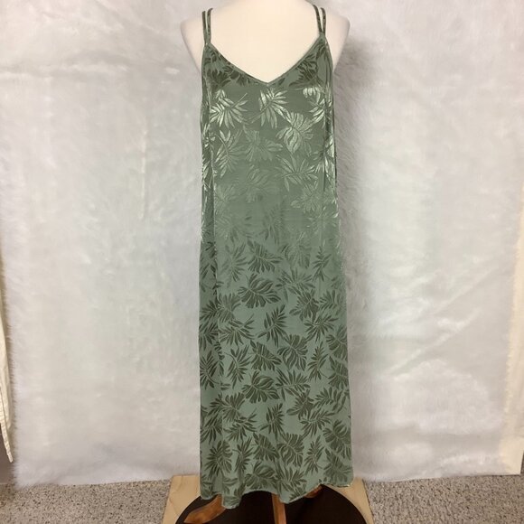 XiRENA Dresses & Skirts - Xirena Green Amber Slip Dress Sage Palm M